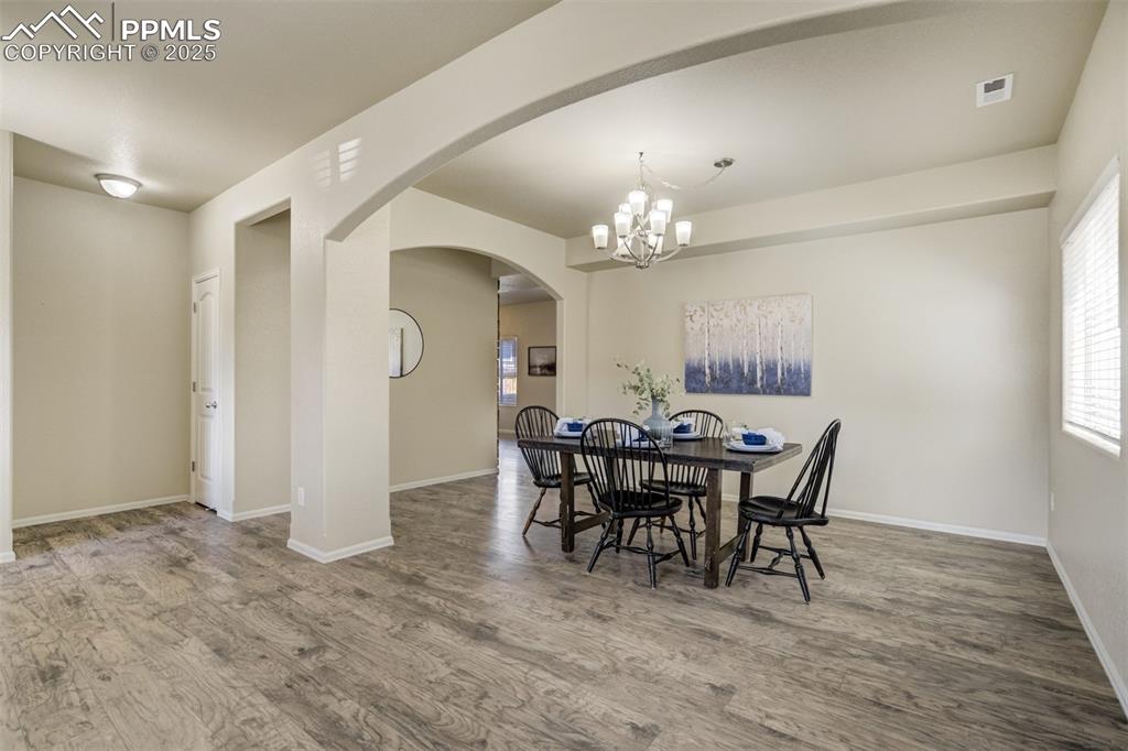 Image 18 of 48: Dining Area