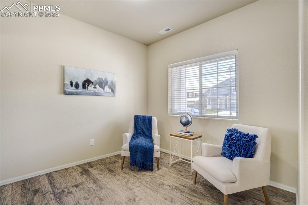 Image 19 of 48: Sitting Room