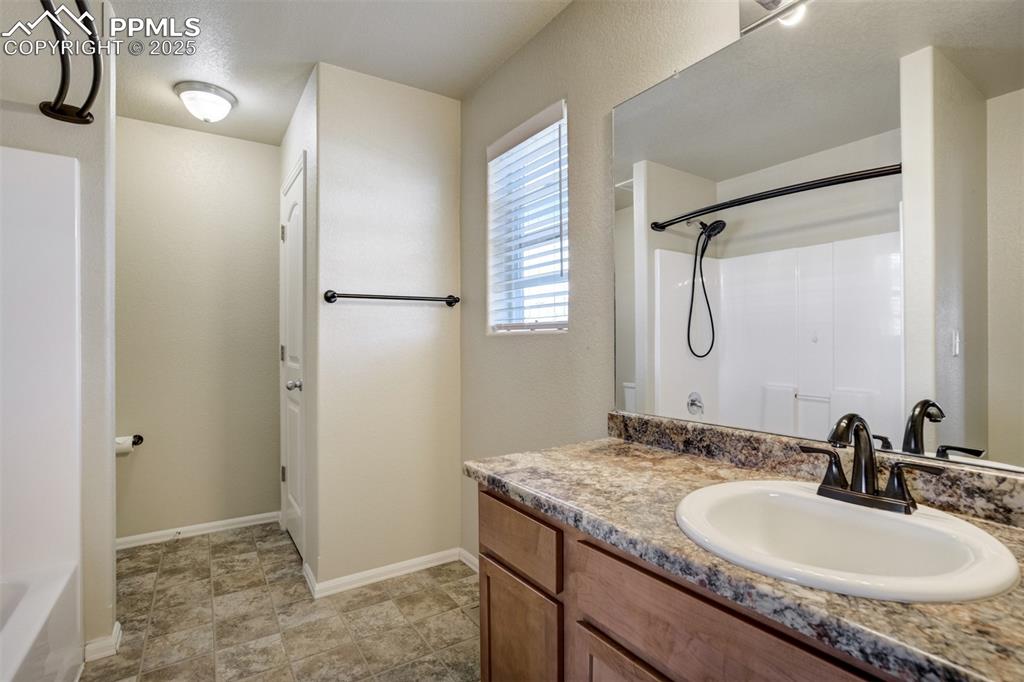 Image 43 of 48: Bathroom