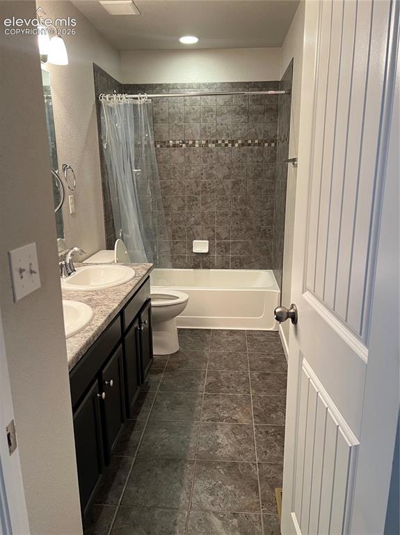 Image 12 of 17: Bathroom