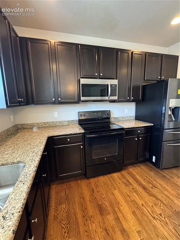Image 3 of 17: Kitchen