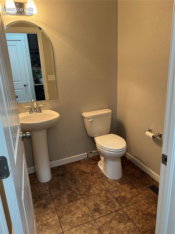 Image 5 of 17: Bathroom
