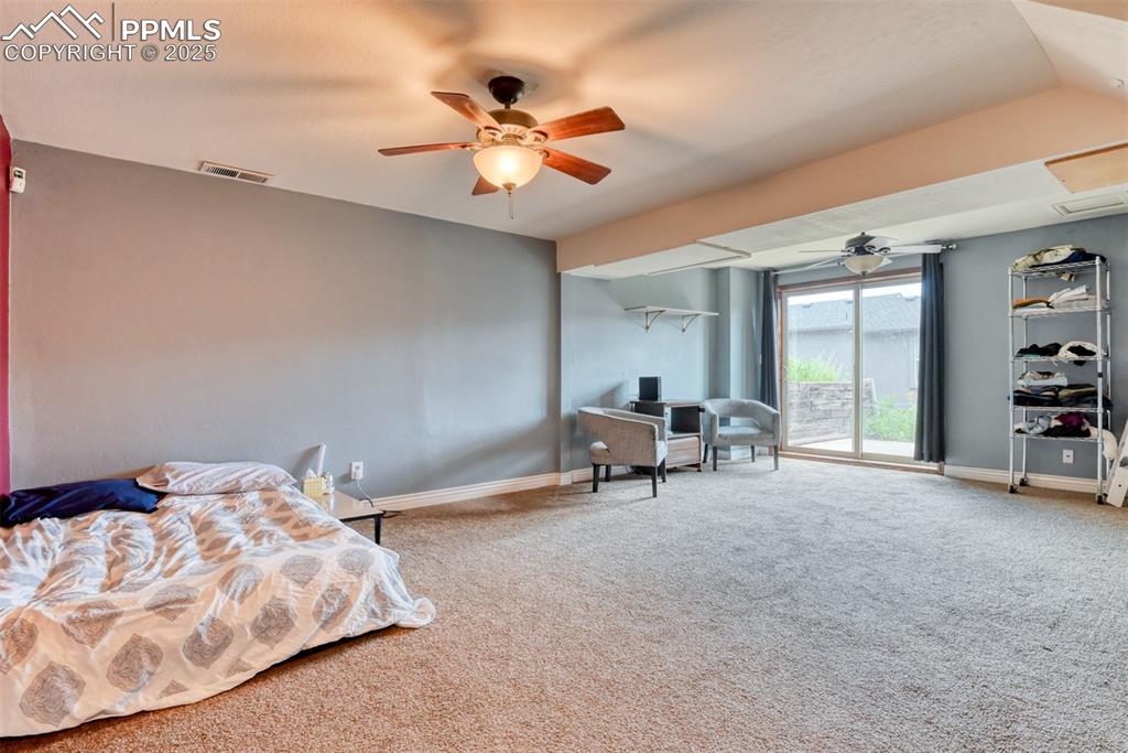 Image 22 of 28: Family Room
