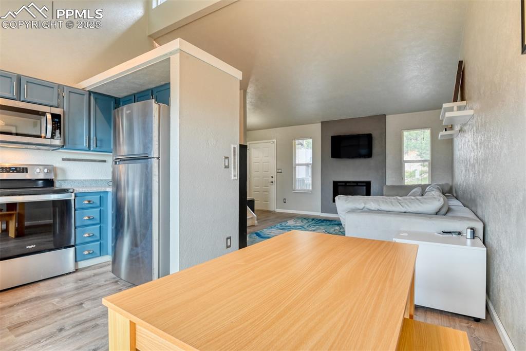 Image 8 of 28: Kitchen
