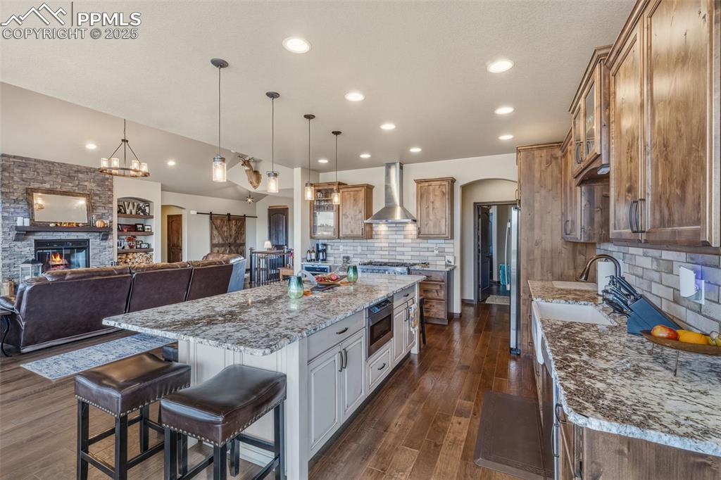 Image 10 of 42: Kitchen