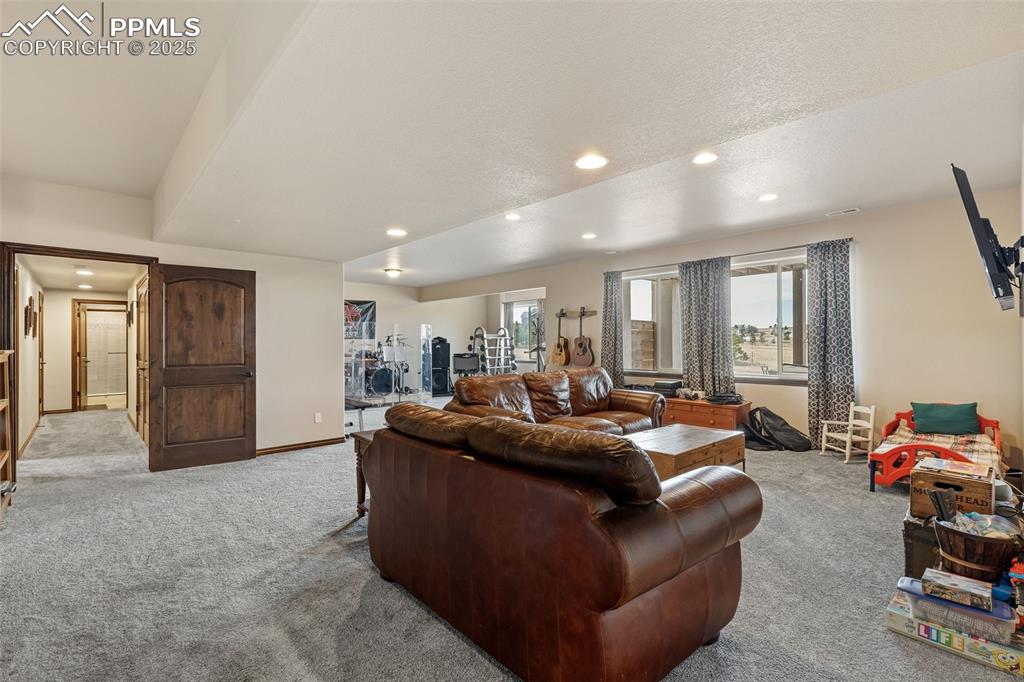 Image 24 of 42: Family Room