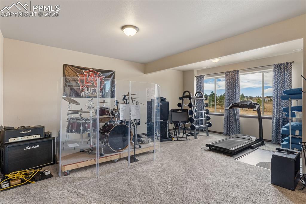 Image 26 of 42: Family Room