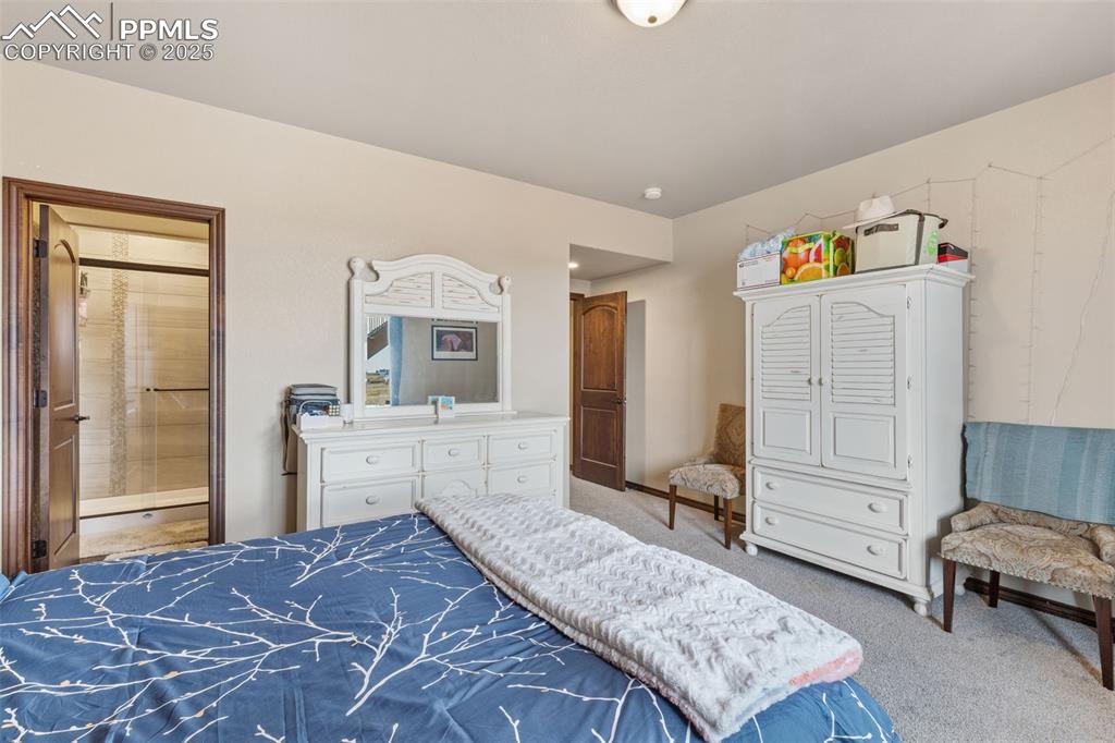 Image 29 of 42: Bedroom