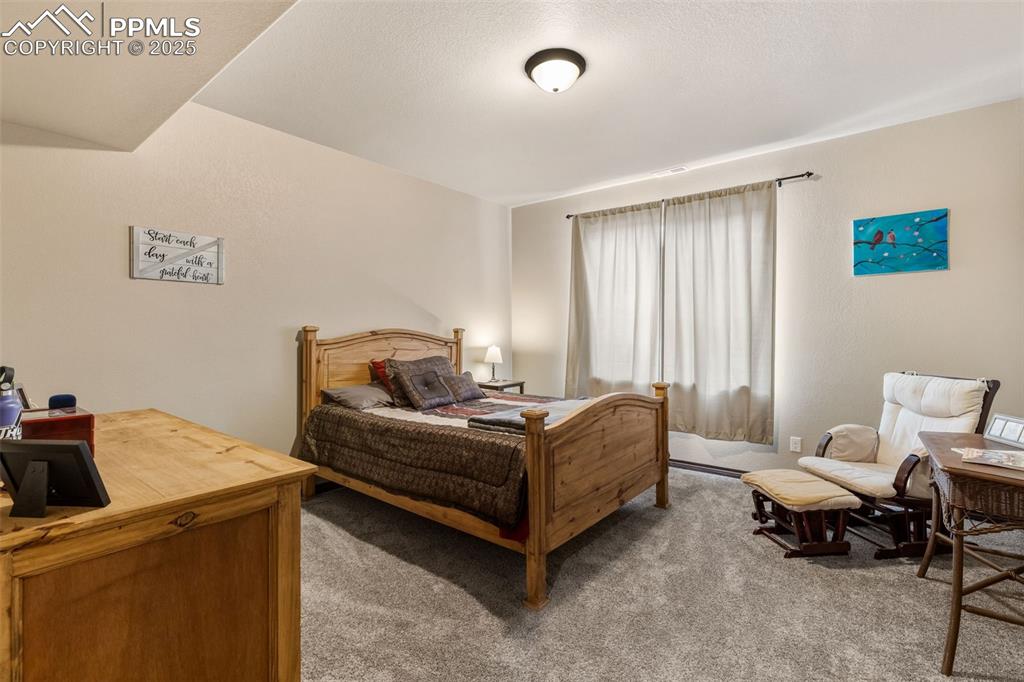 Image 32 of 42: Bedroom