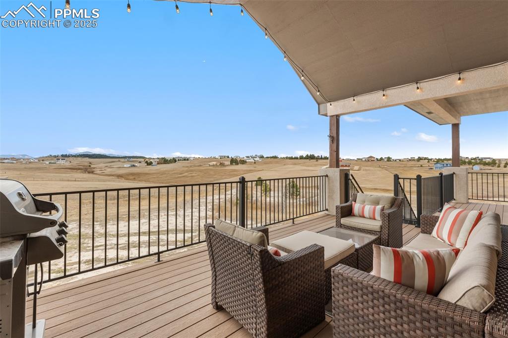 Image 34 of 42: Deck