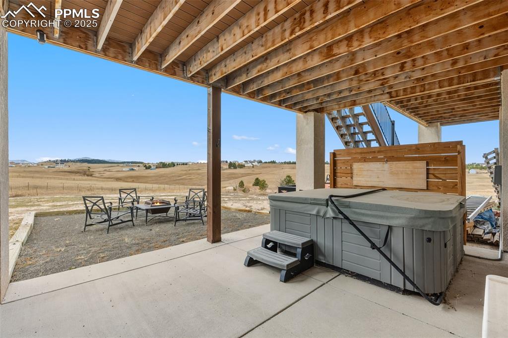 Image 35 of 42: Patio