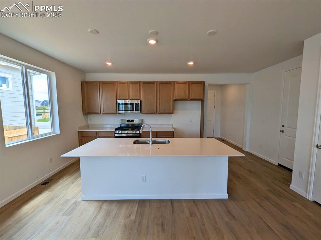 Image 3 of 11: Kitchen