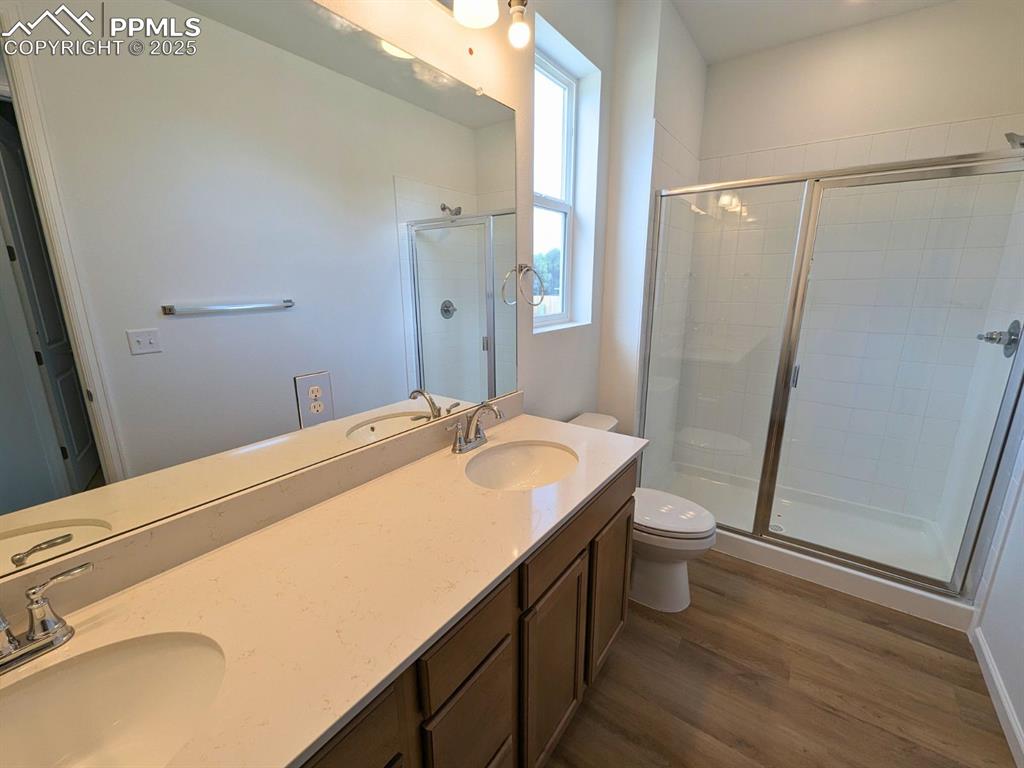 Image 6 of 11: Bathroom