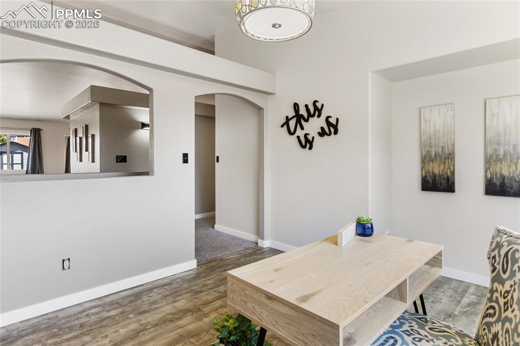 Image 11 of 46: Dining Area