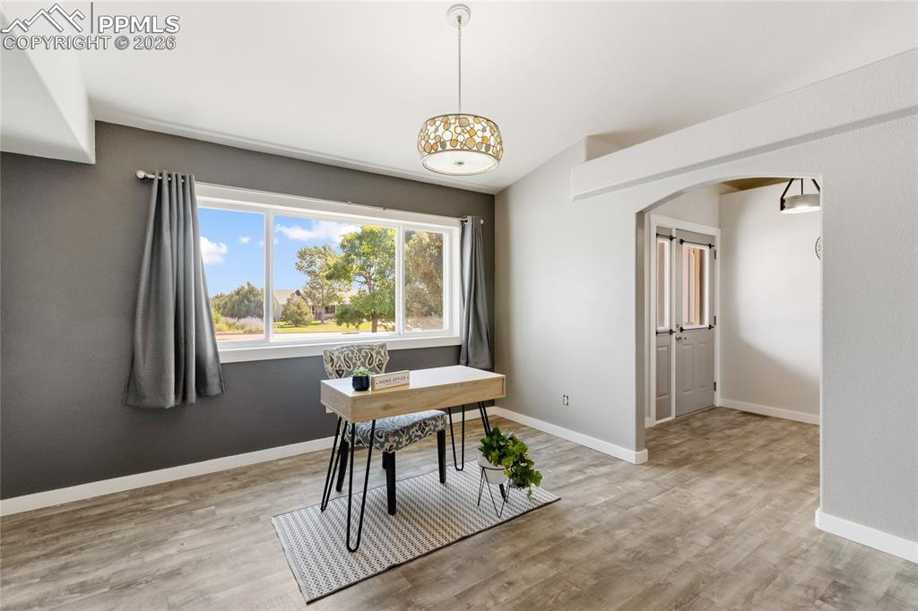 Image 12 of 46: Dining Area