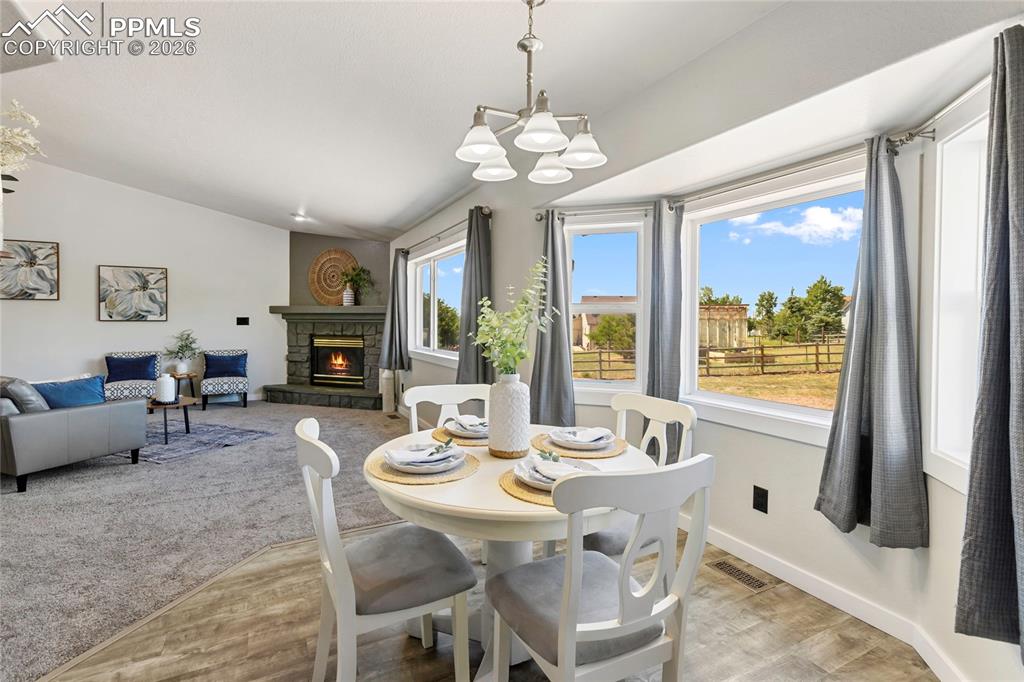 Image 18 of 46: Dining Area