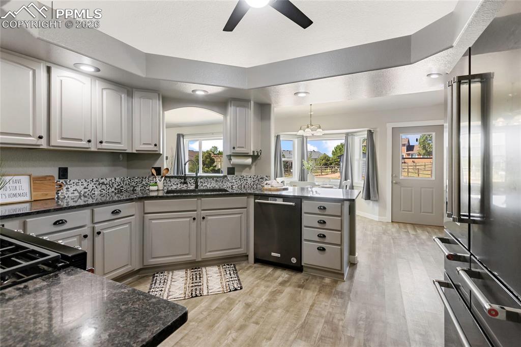 Image 20 of 46: Kitchen