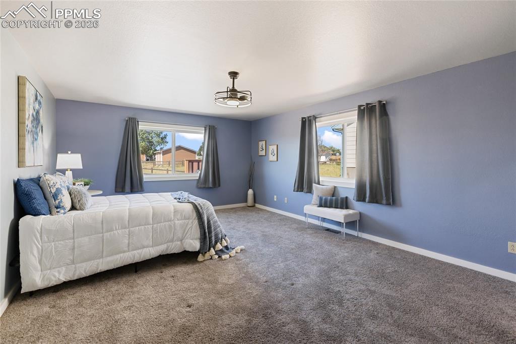 Image 23 of 46: Bedroom