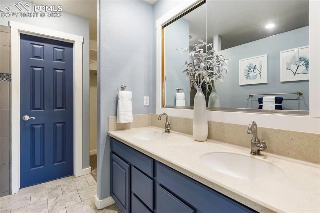 Image 26 of 46: Bathroom