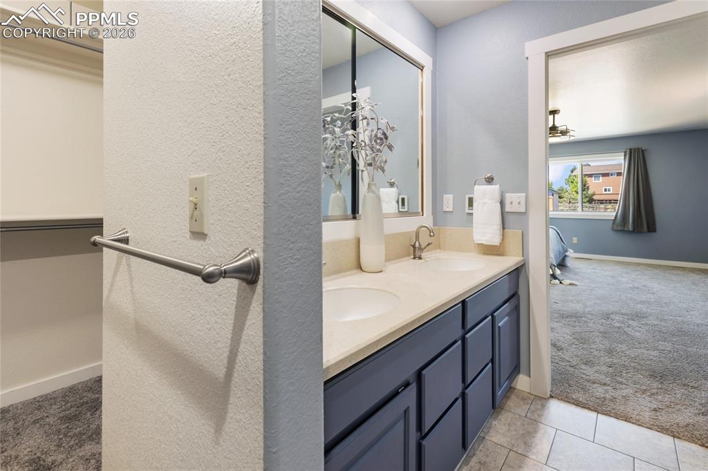 Image 28 of 46: Bathroom