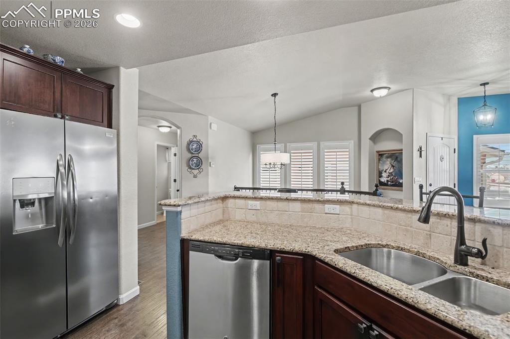 Image 10 of 31: Kitchen