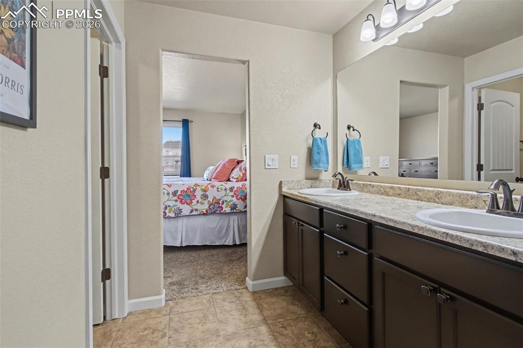 Image 14 of 31: Bathroom