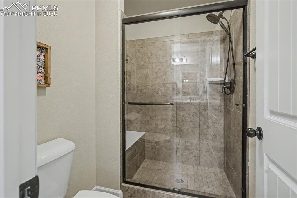 Image 15 of 31: Bathroom