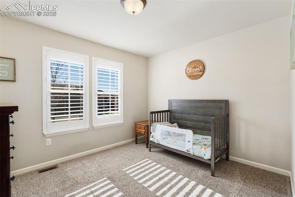 Image 17 of 31: Bedroom