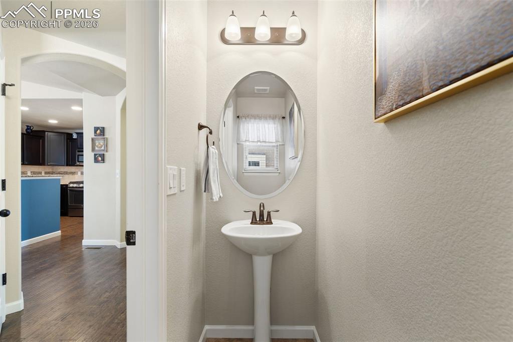 Image 18 of 31: Bathroom