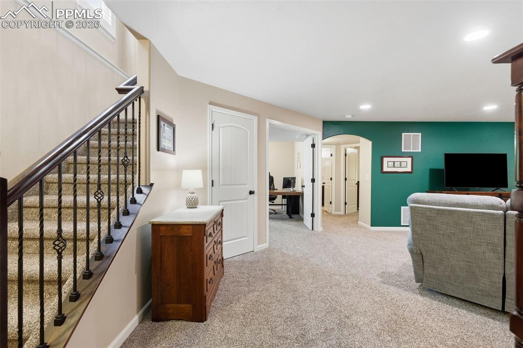 Image 20 of 31: Living Room