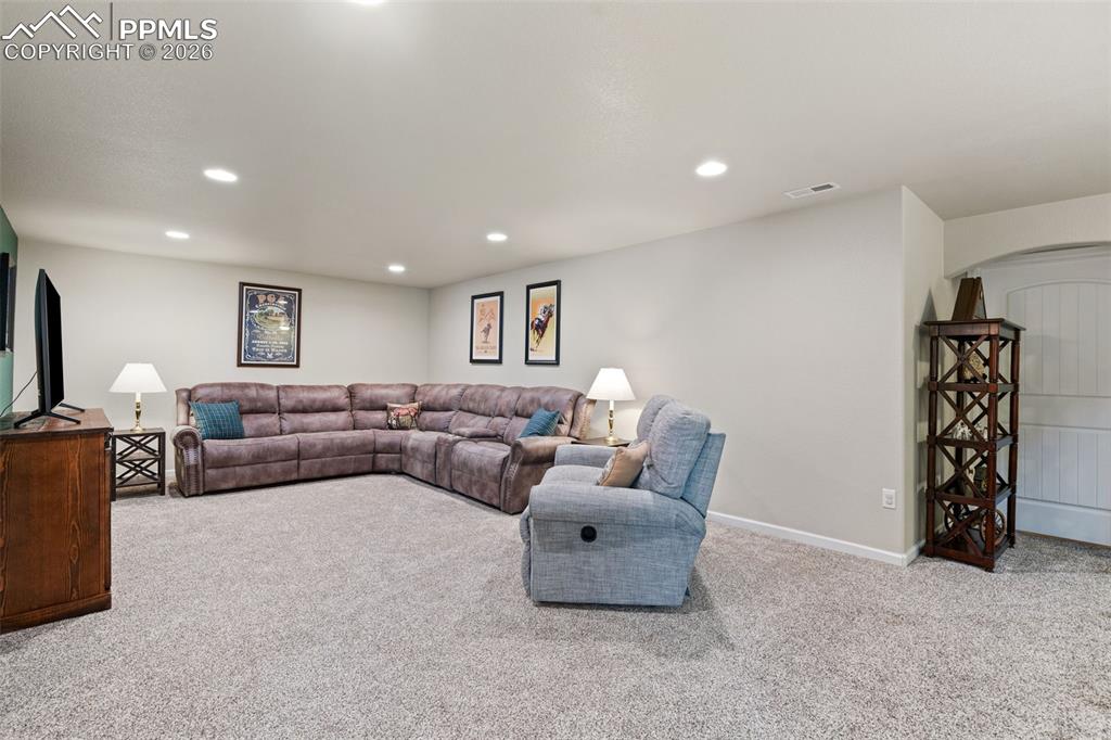 Image 22 of 31: Living Room