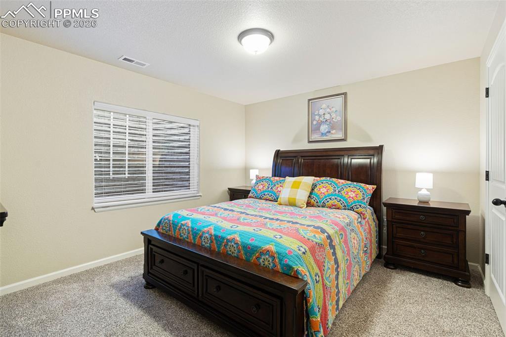 Image 23 of 31: Bedroom