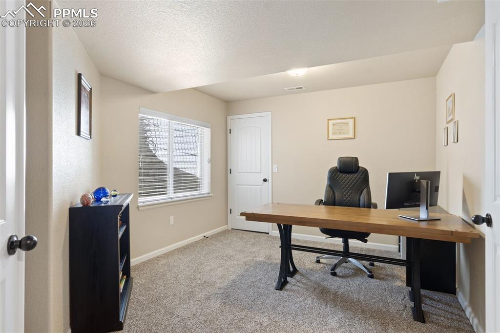 Image 24 of 31: Office