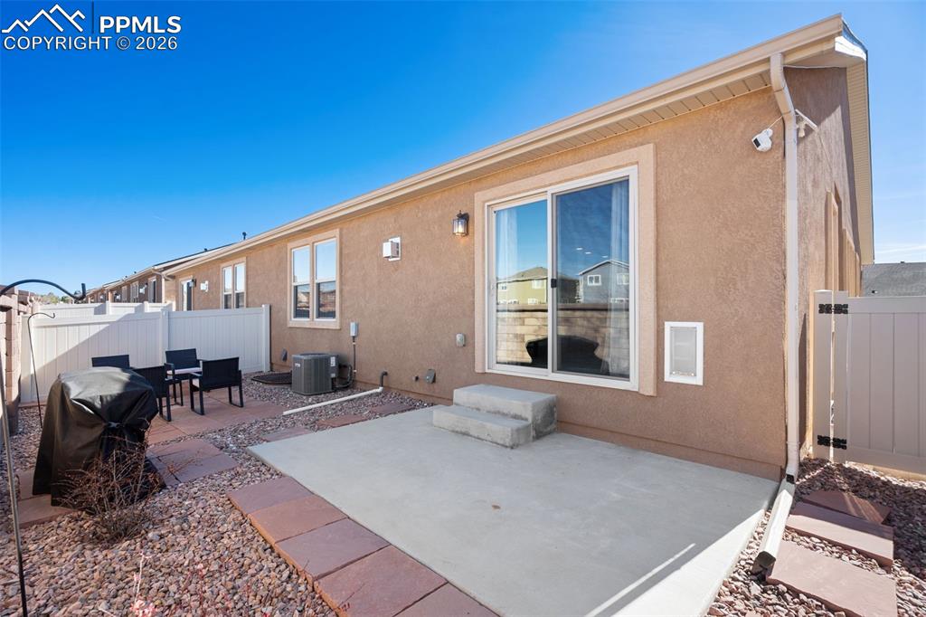 Image 27 of 31: Back of Structure