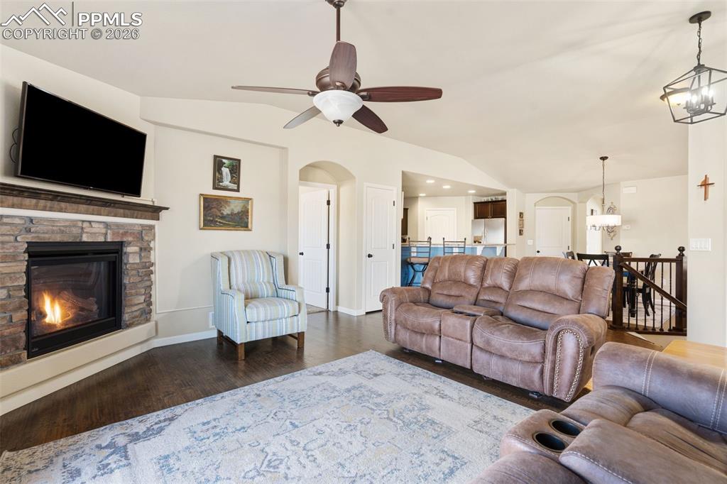 Image 4 of 31: Living Room