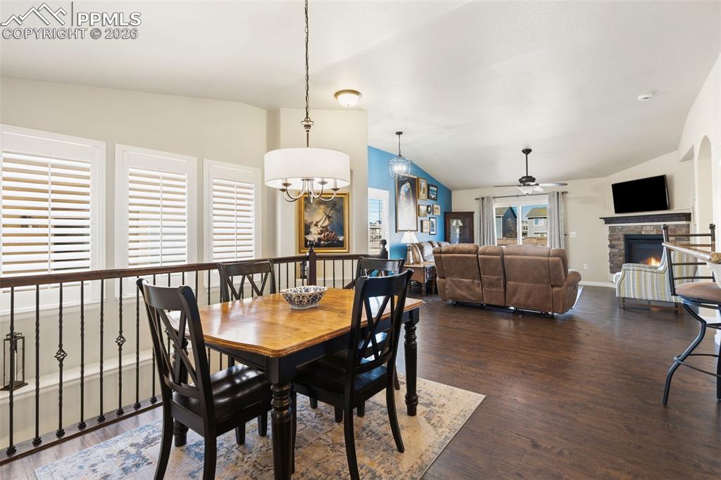 Image 6 of 31: Dining Area