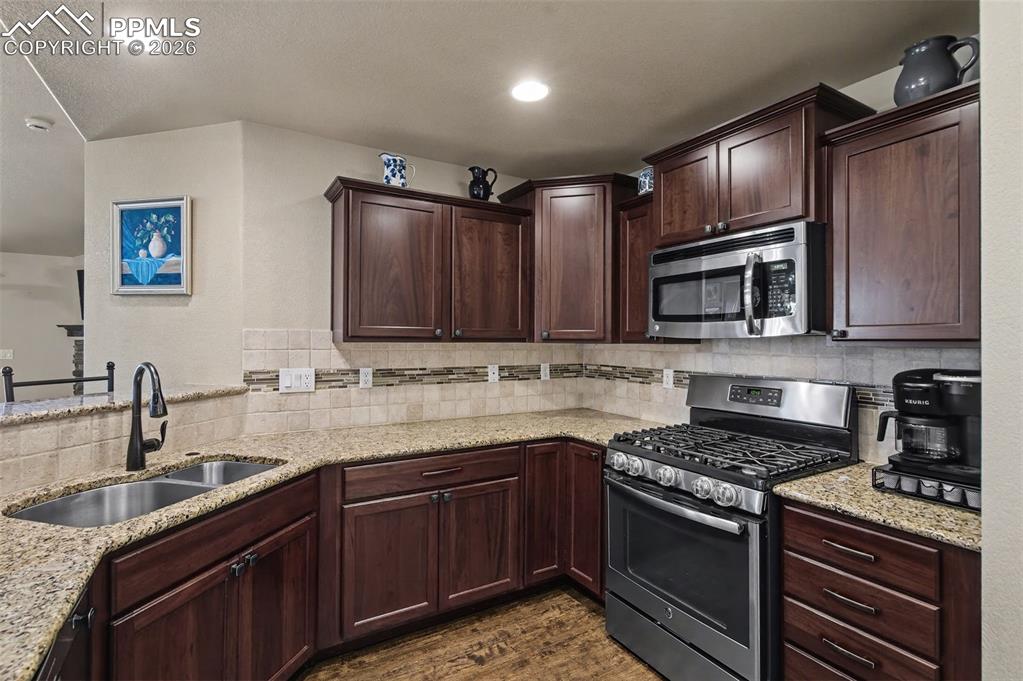 Image 8 of 31: Kitchen