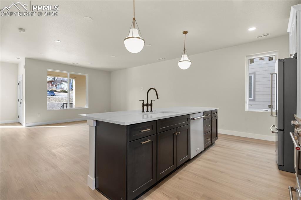 Image 8 of 33: Kitchen