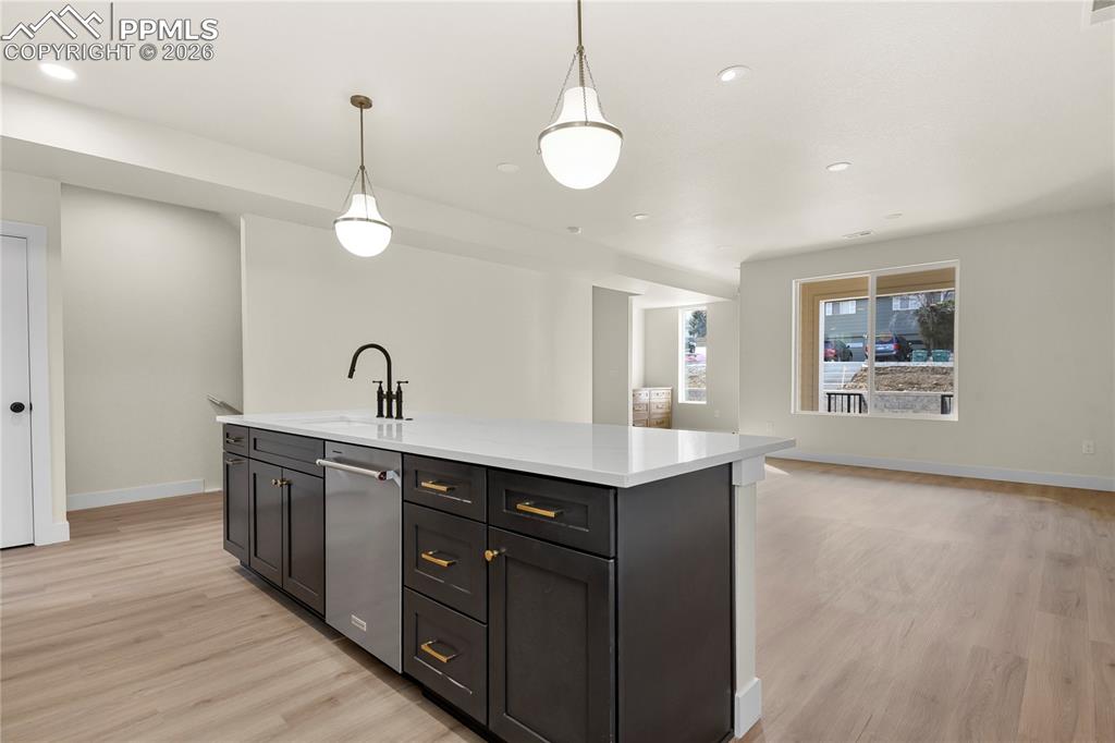 Image 9 of 33: Kitchen