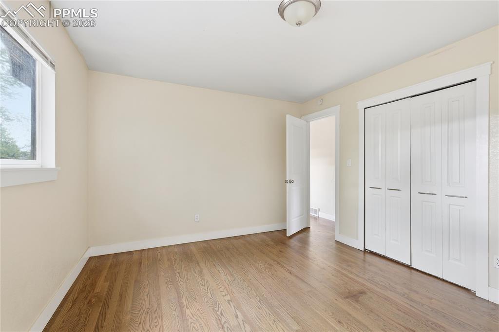 Image 11 of 26: Bedroom