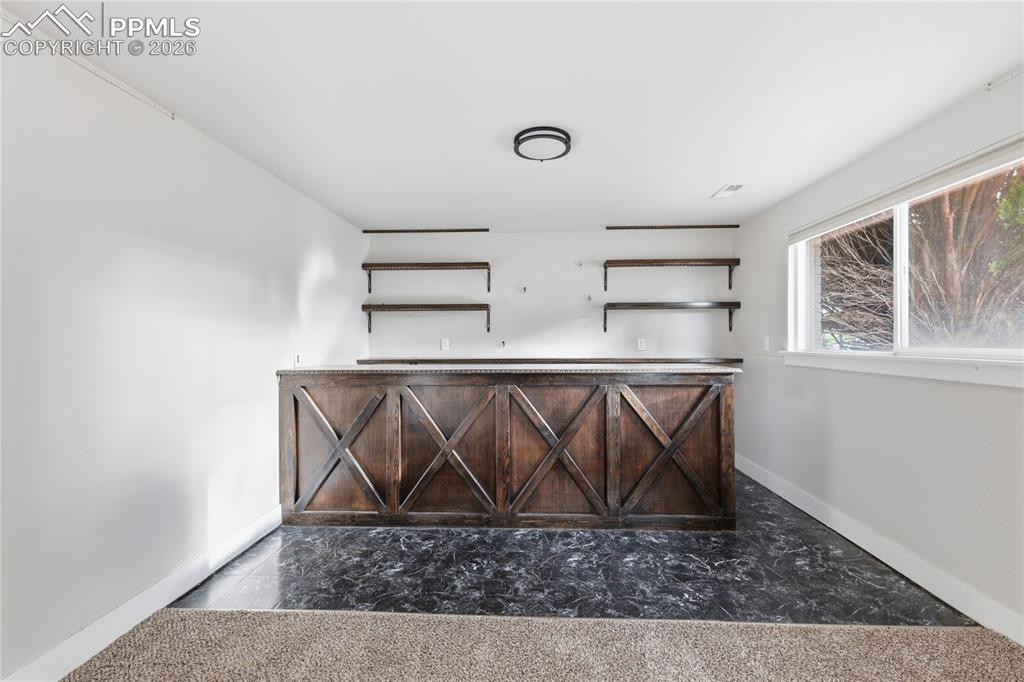 Image 18 of 26: Bar