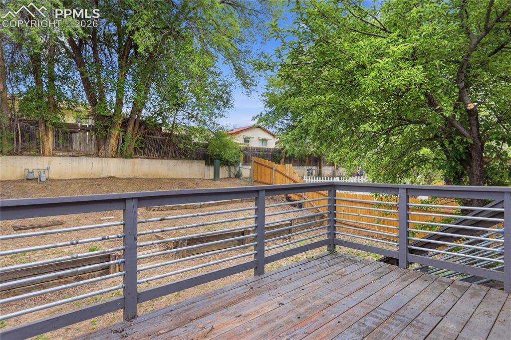 Image 22 of 26: Deck