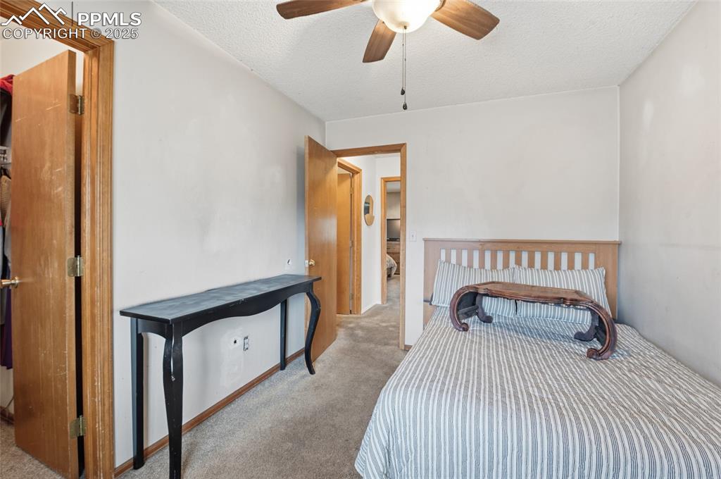 Image 16 of 26: Bedroom