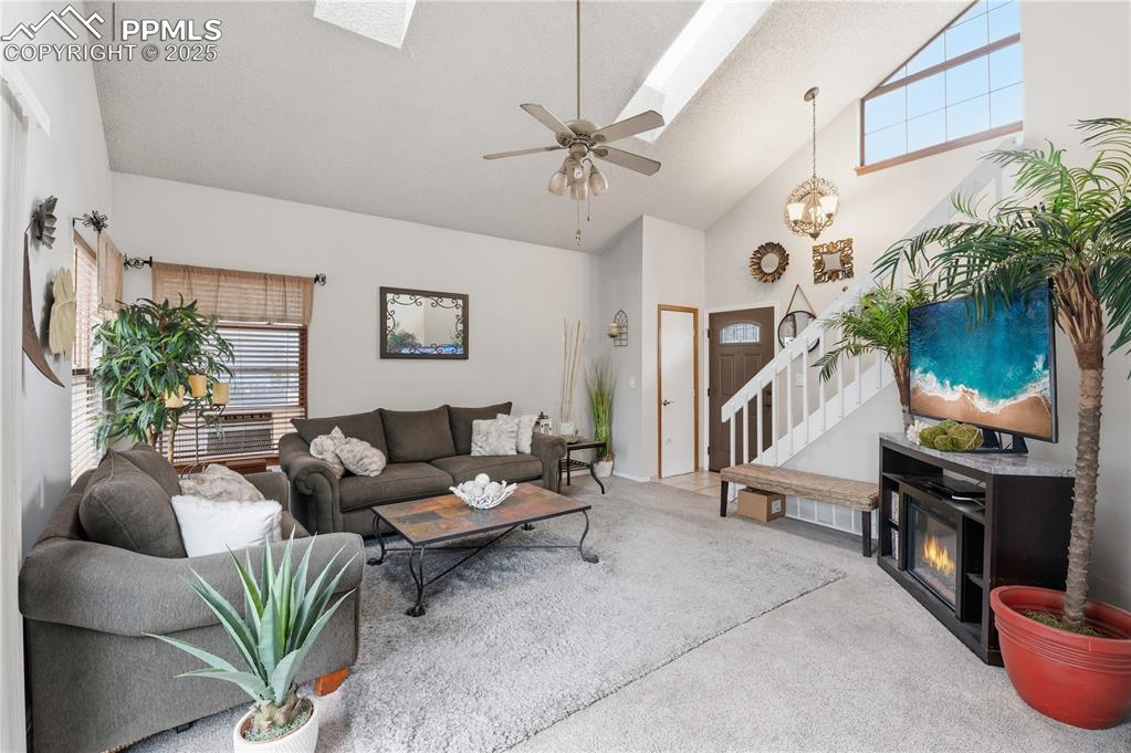 Image 4 of 26: Living Room