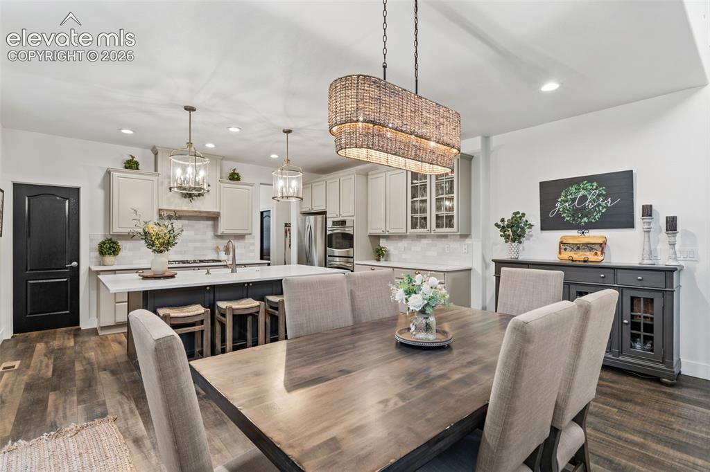 Image 12 of 50: Dining Area