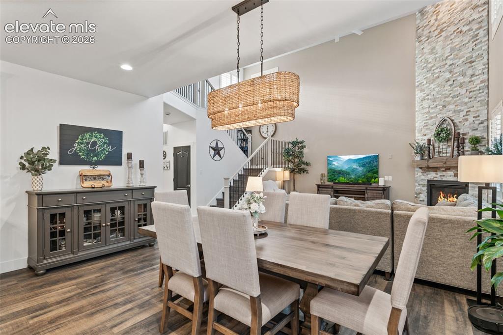 Image 13 of 50: Dining Area