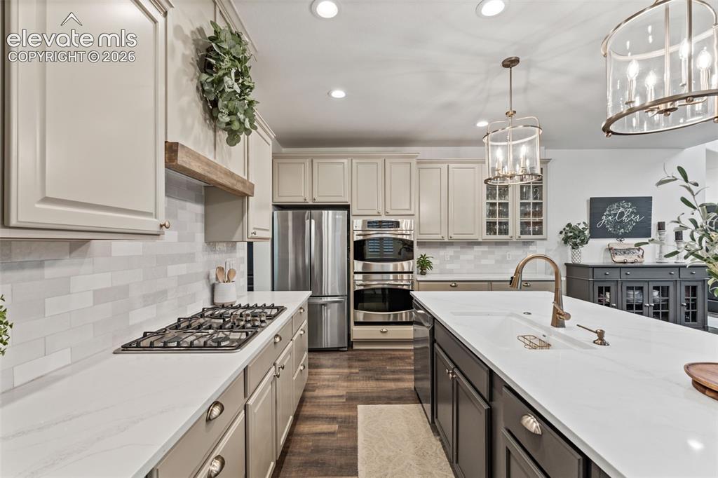 Image 19 of 50: Kitchen