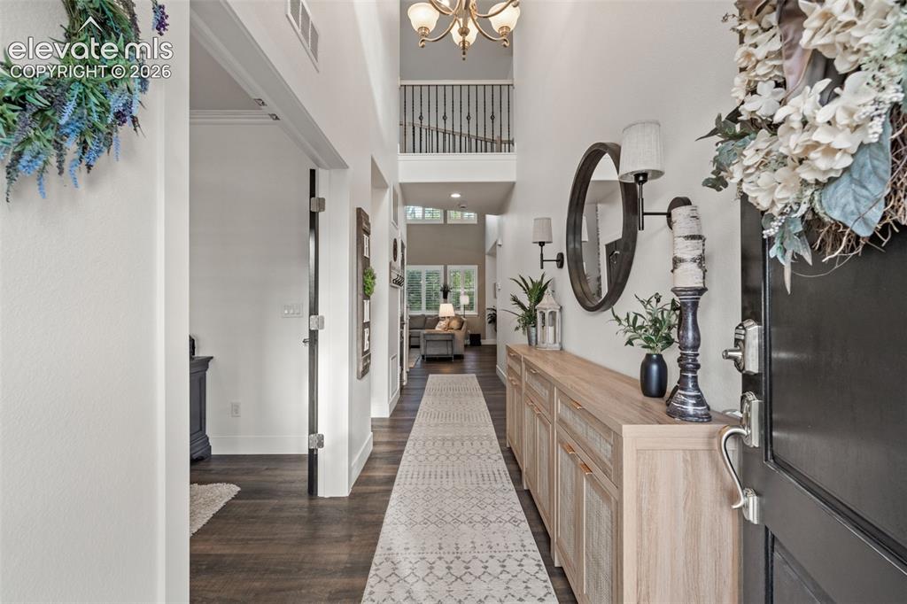 Image 3 of 50: Entrance Foyer