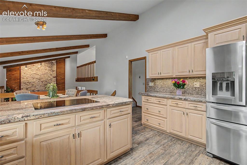 Image 10 of 44: Kitchen