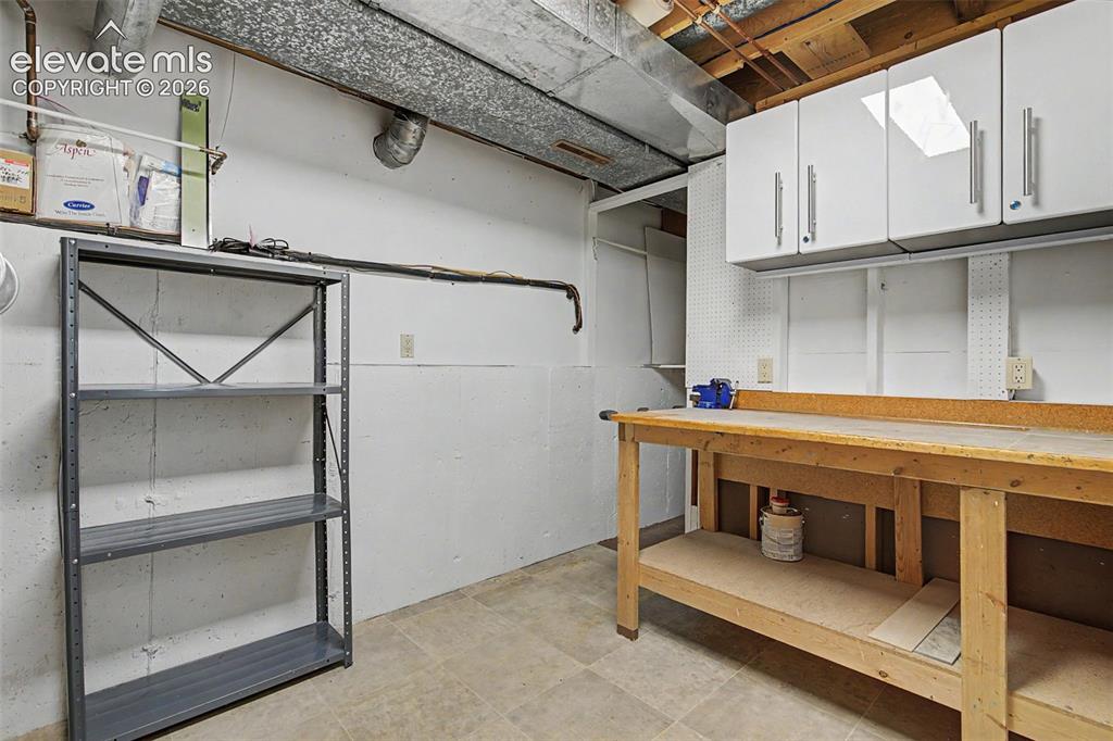 Image 34 of 44: Utility Room